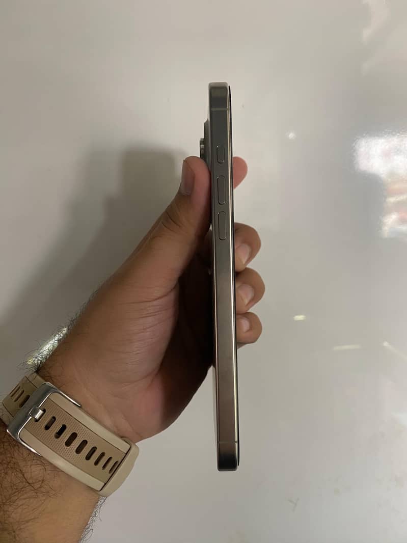 Apple iPhone 16Pro Max 1