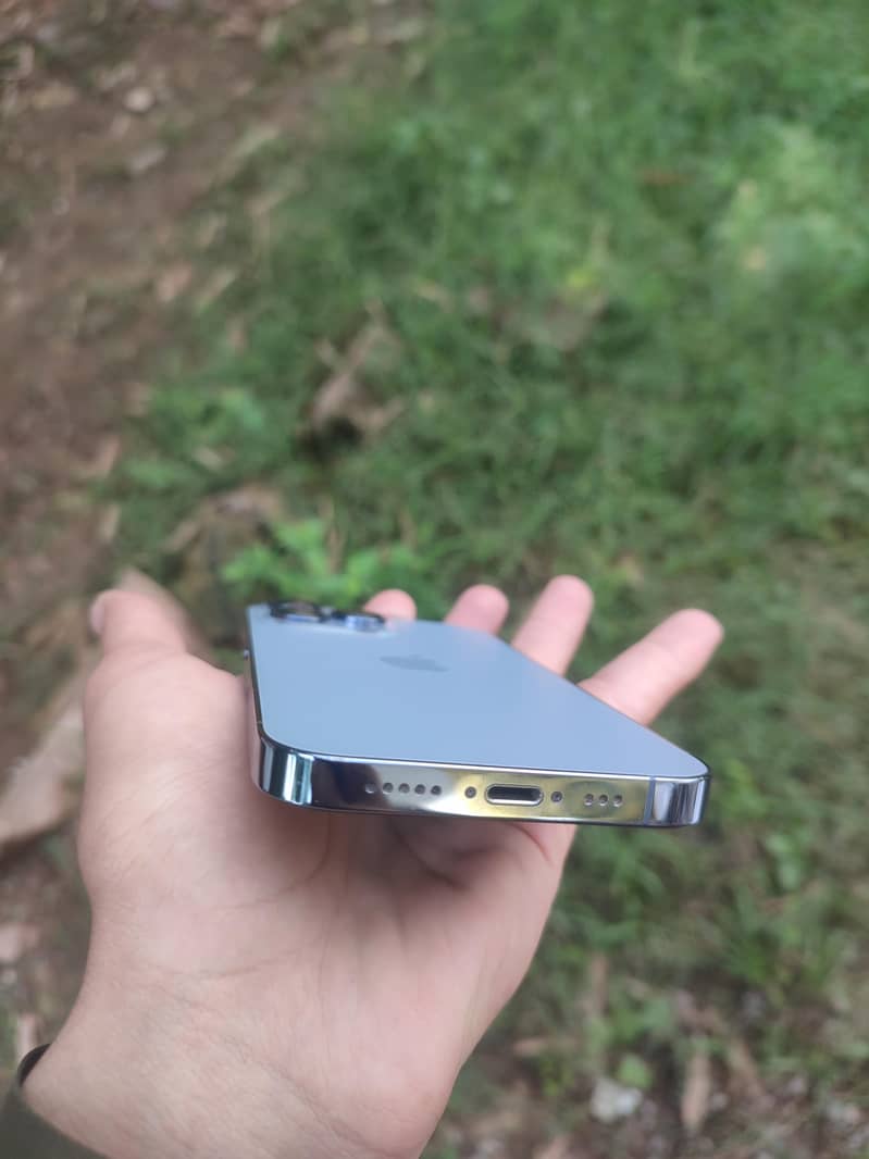 Apple iPhone 13 Pro 2