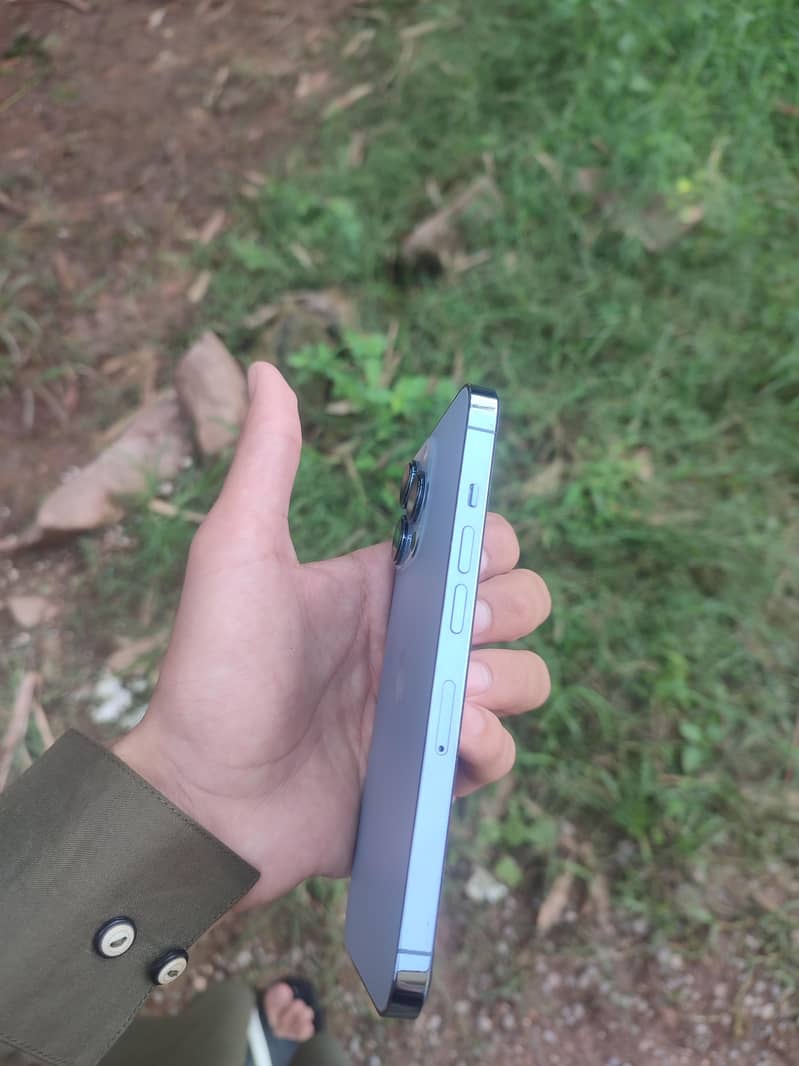 Apple iPhone 13 Pro 4