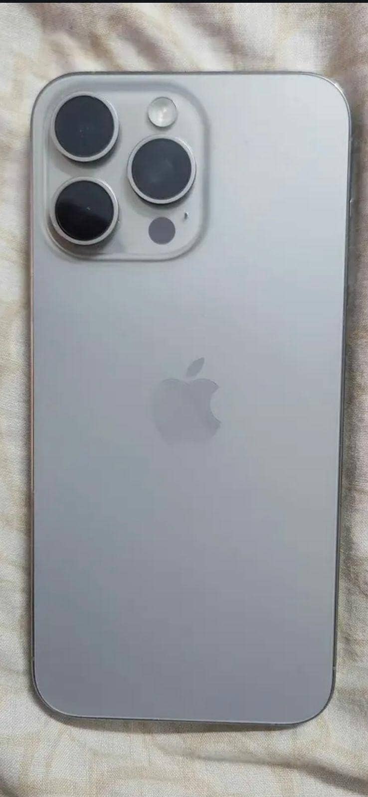 Apple iPhone 15 Pro Max 1