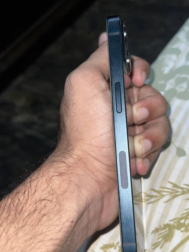 Apple iPhone 13 4