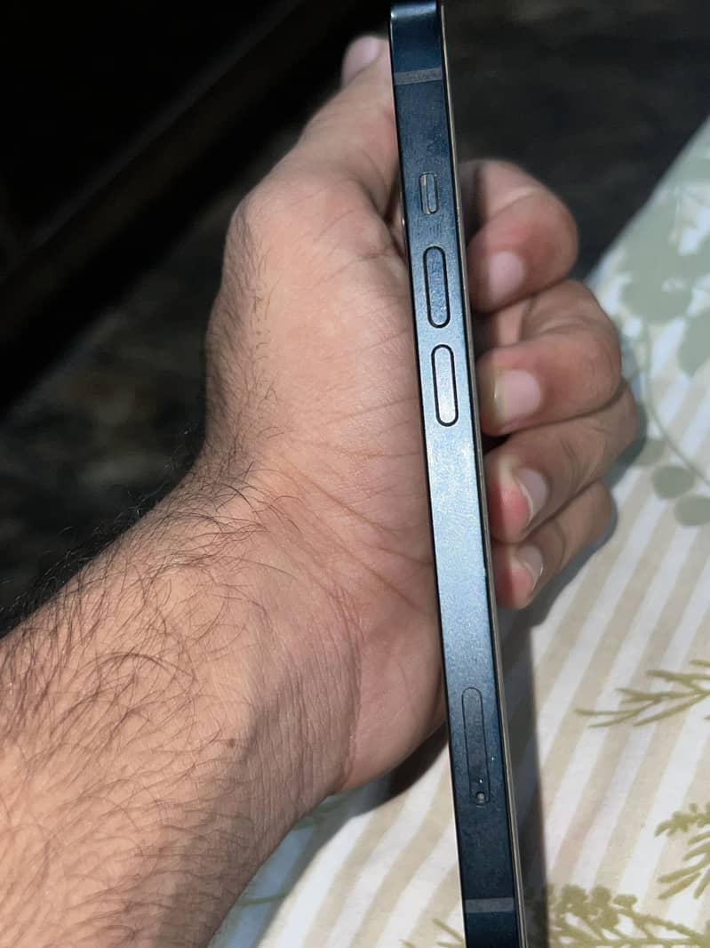 Apple iPhone 13 5