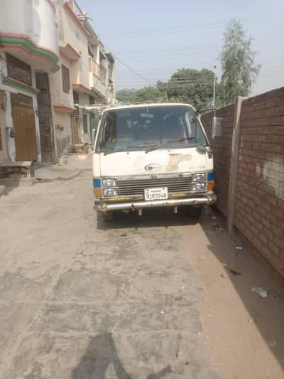 Toyota hiace van for sale good condition desil engine 03189655898