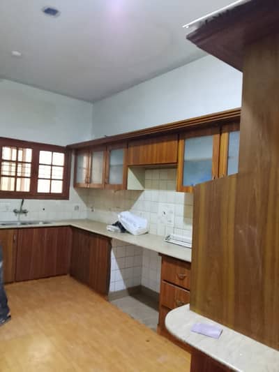 Prime Location Lower Portion Of 400 Square Yards In Gulistan-e-Jauhar - Block 13 For rent