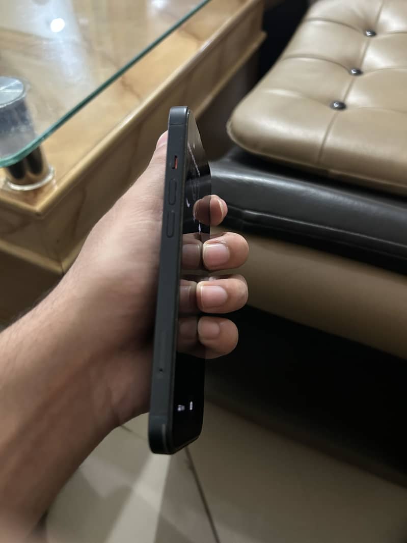 Apple iPhone 13 3