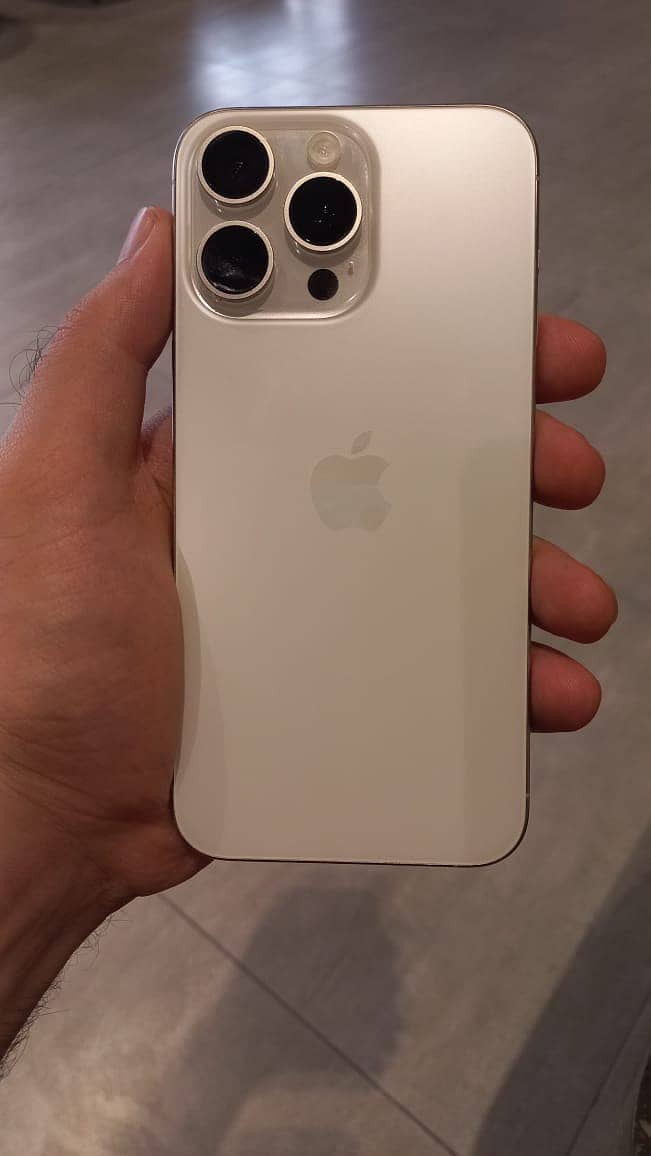 Apple iPhone 15 Pro Max 1