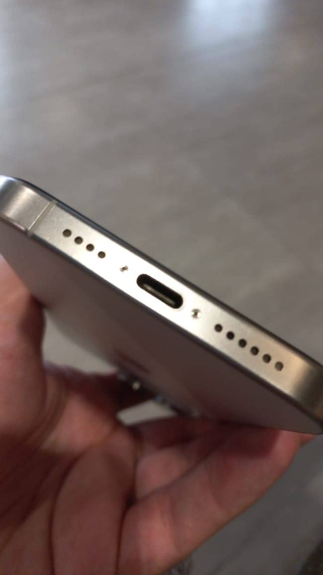 Apple iPhone 15 Pro Max 2