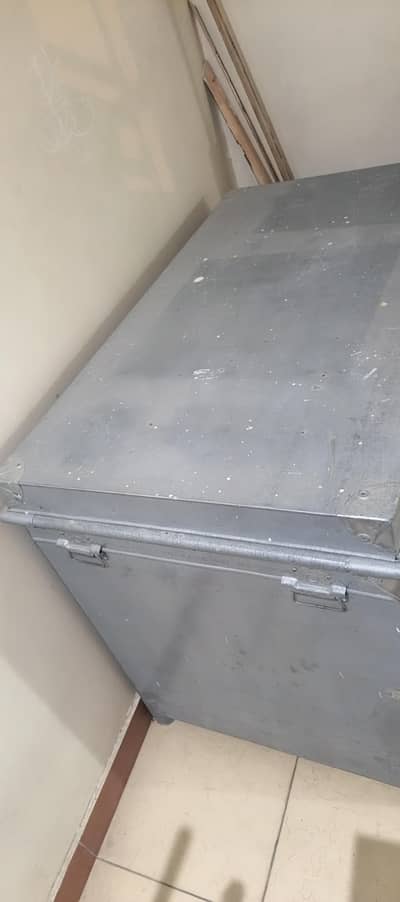 storage box ( sandooq) in excellent condition