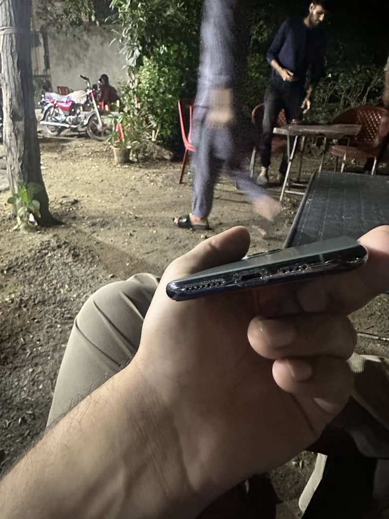 Apple iPhone 11 Pro Max 6