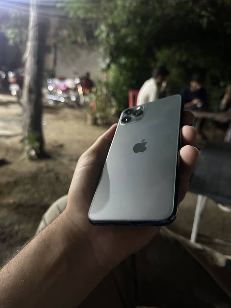 Apple iPhone 11 Pro Max 8