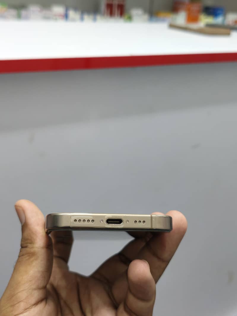 Apple iPhone 16 Pro 2