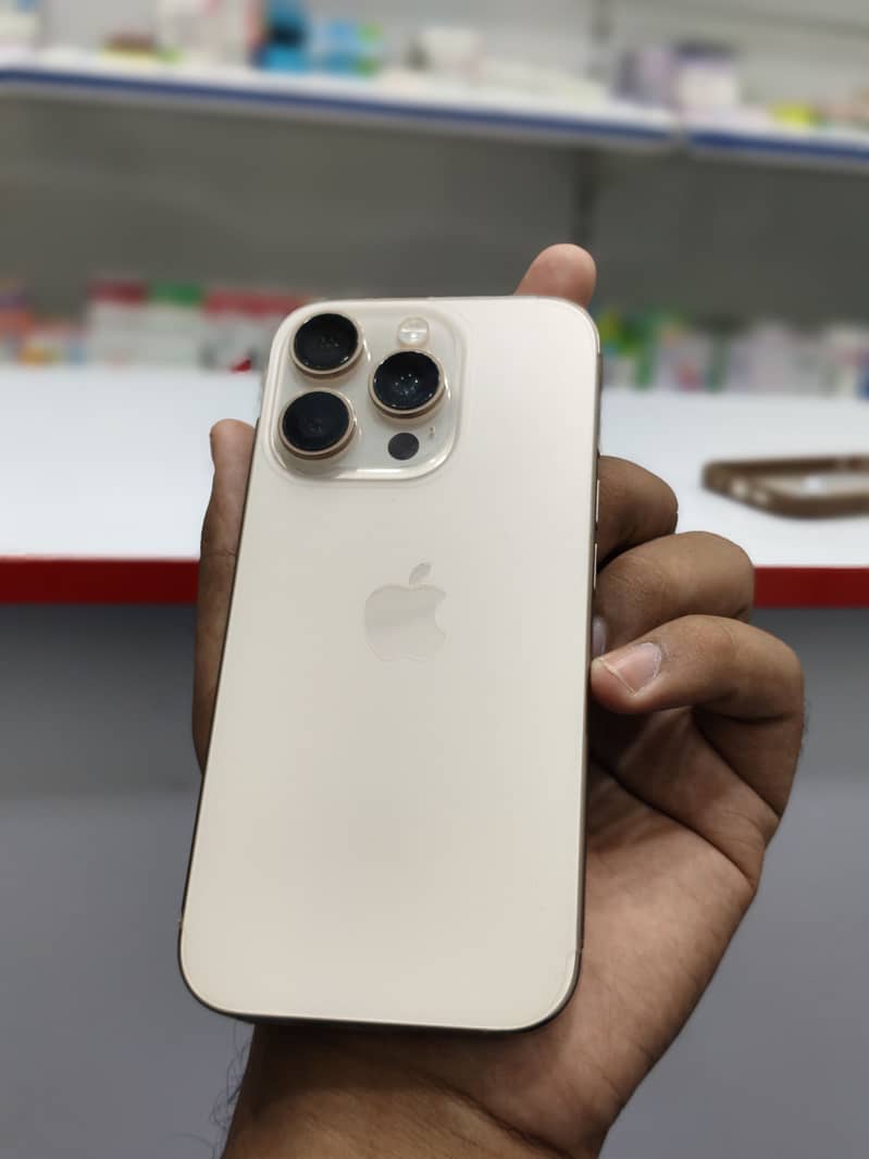 Apple iPhone 16 Pro 4