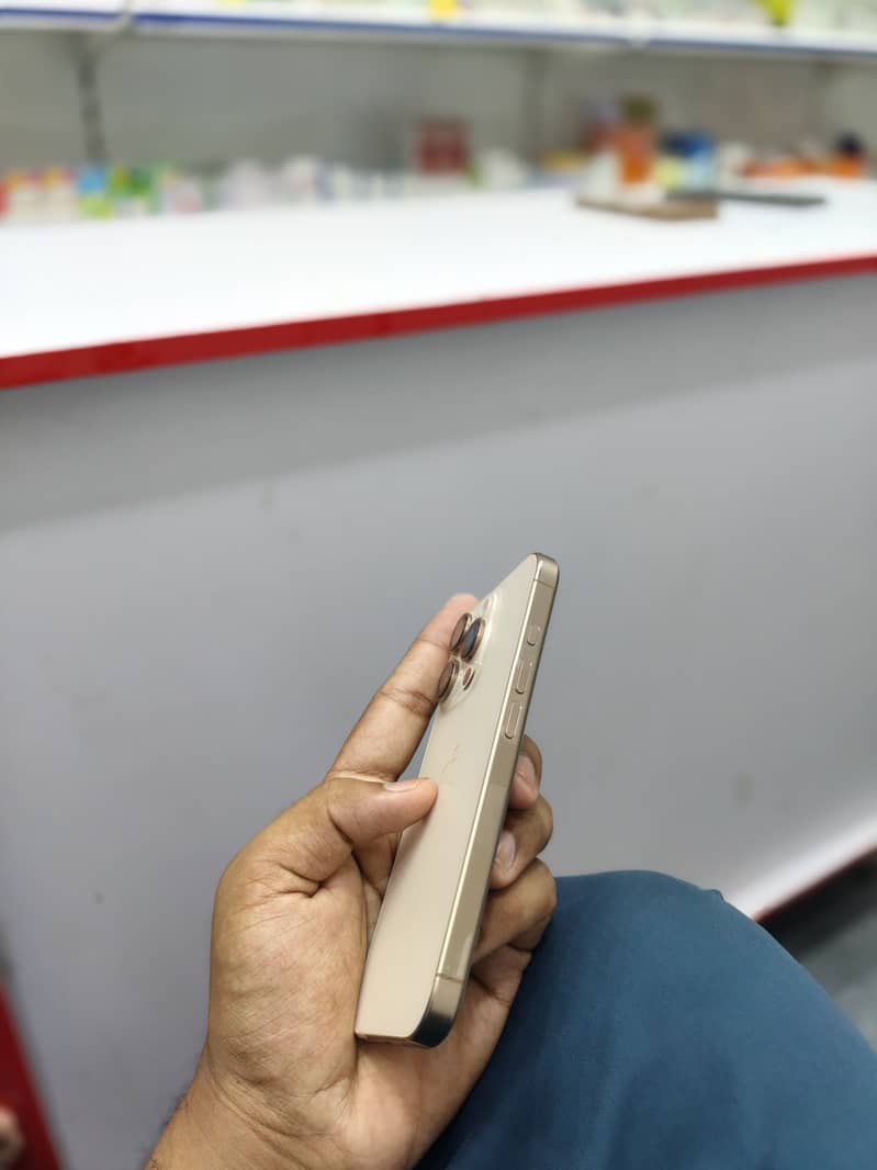 Apple iPhone 16 Pro 5