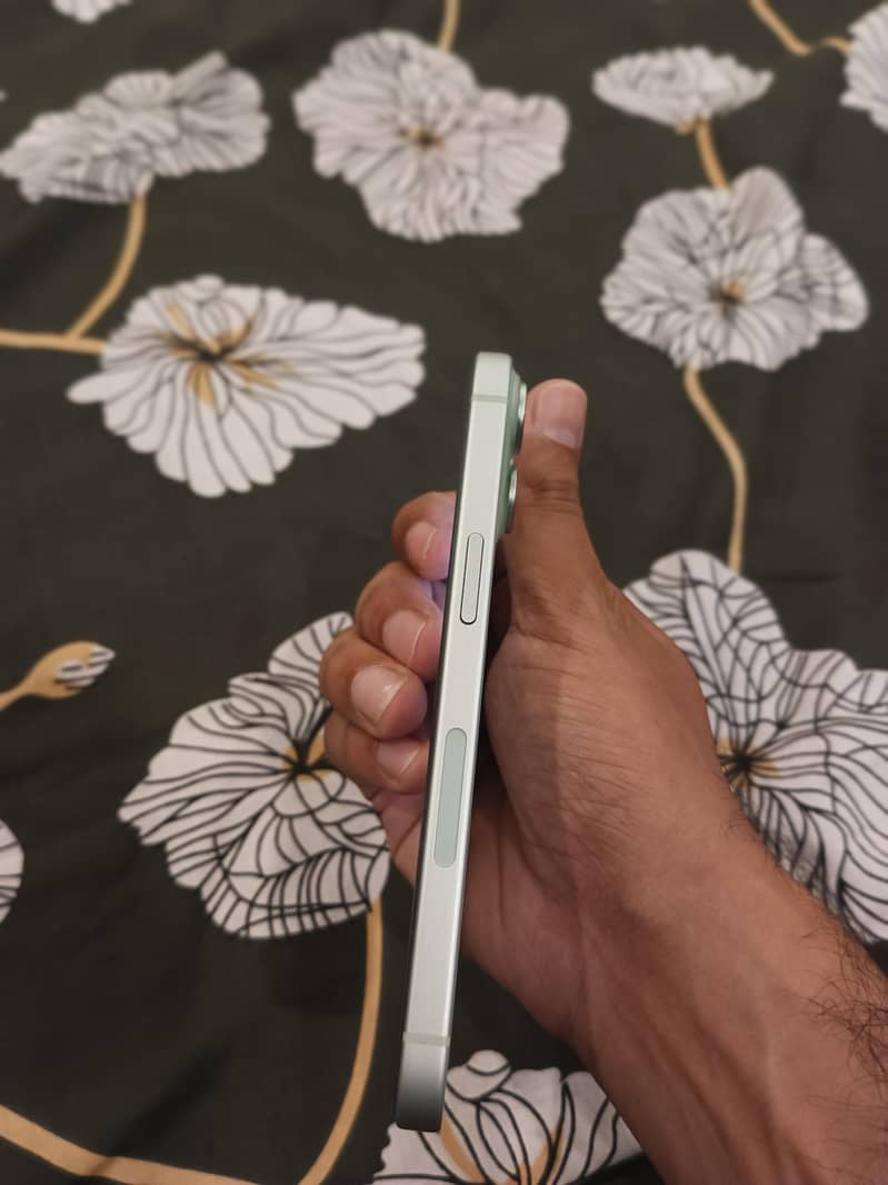 Apple iPhone 15 2