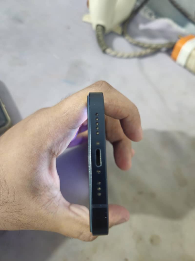 Apple iPhone 13 2