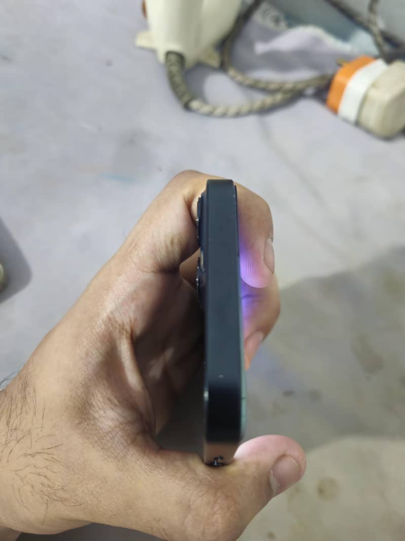 Apple iPhone 13 3