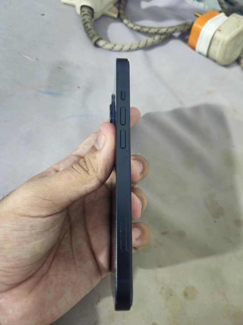 Apple iPhone 13 4