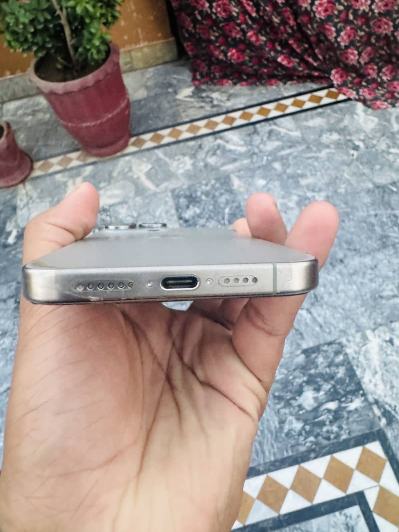 Apple iPhone 15 Pro Max 2
