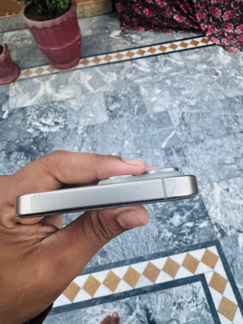 Apple iPhone 15 Pro Max 4