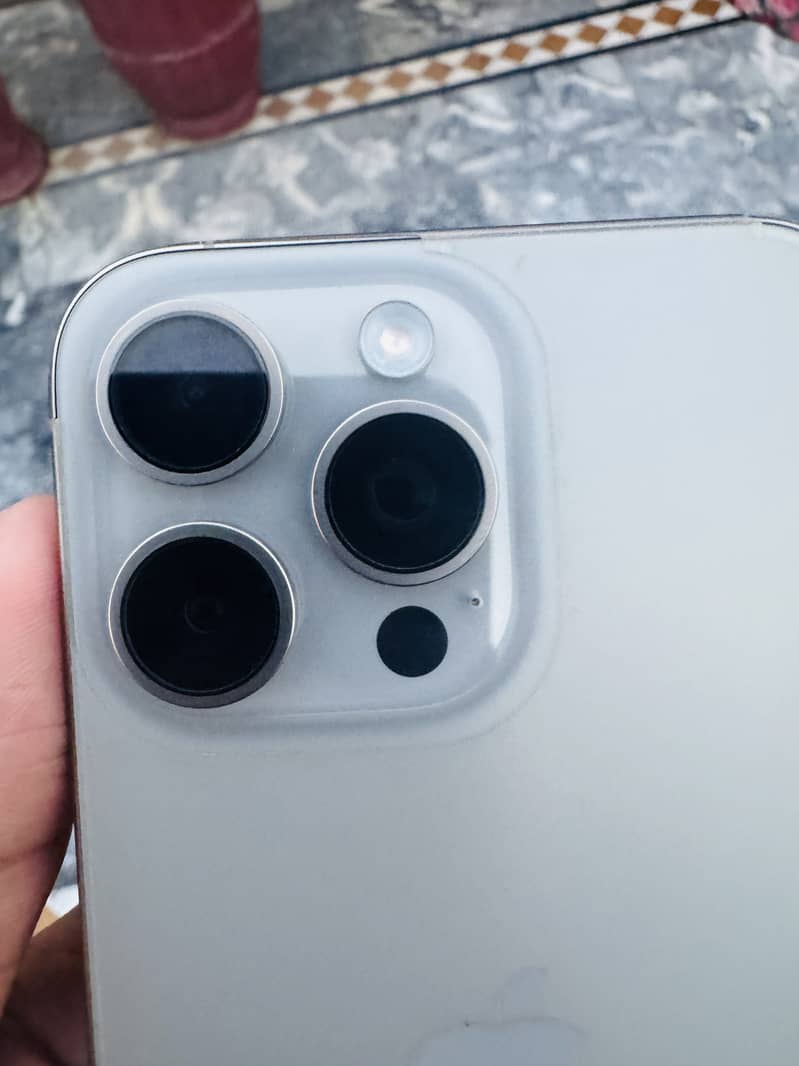 Apple iPhone 15 Pro Max 7