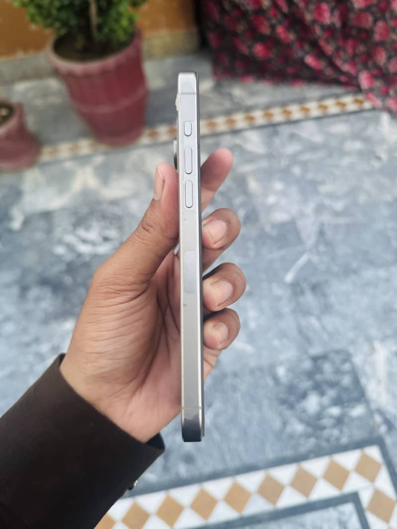Apple iPhone 15 Pro Max 8