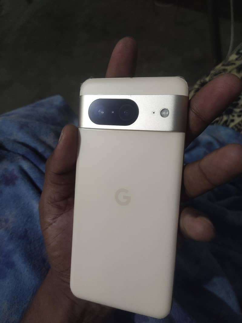 Google Pixel 8 4