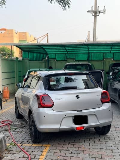 Suzuki Swift 2024 silver
