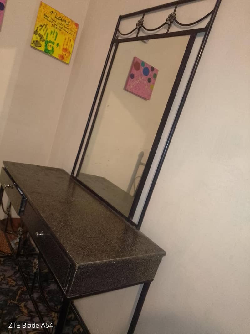 dressing Table With Mirror 0