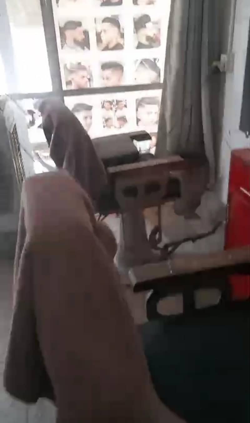 ہئیر ڈریسر شاپ کا مکمل سامان 2