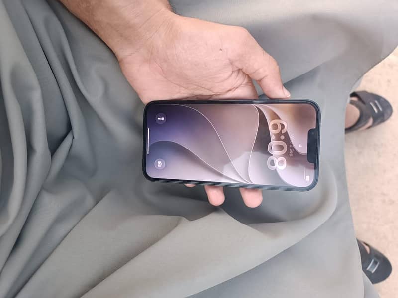 Apple iPhone 13 2