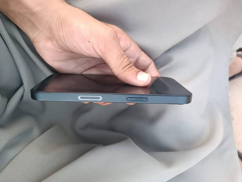 Apple iPhone 13 3