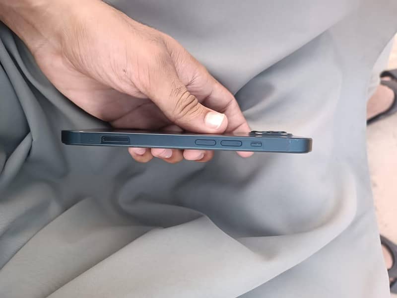 Apple iPhone 13 4