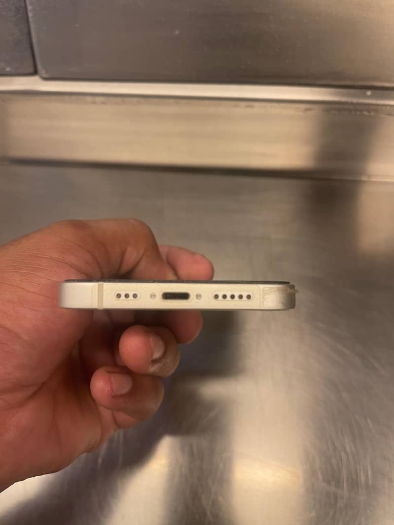 Apple iPhone 13 4