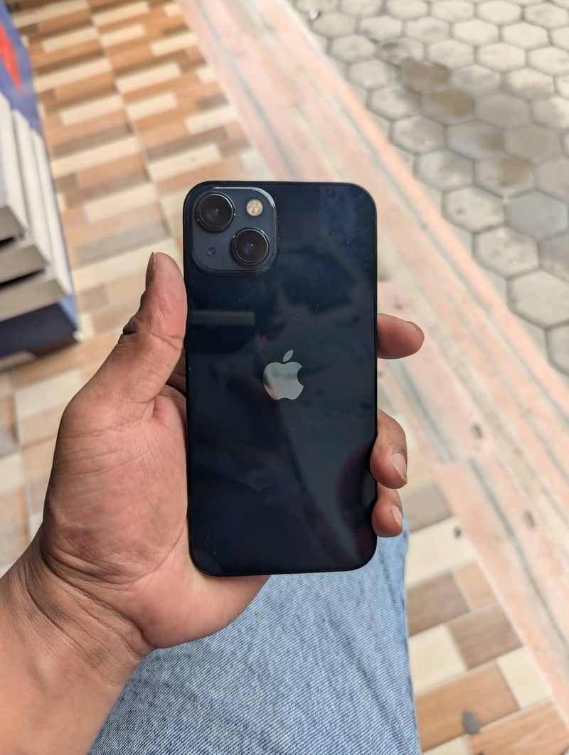 Apple iPhone 13 5
