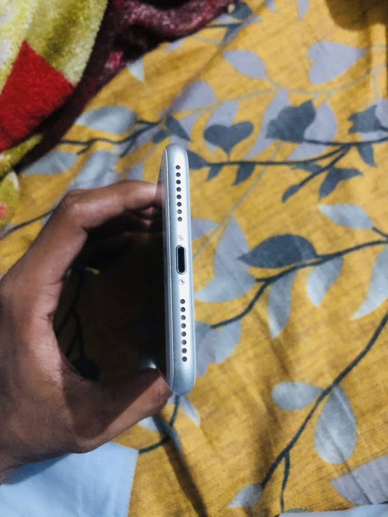 Apple iPhone 8 Plus 3