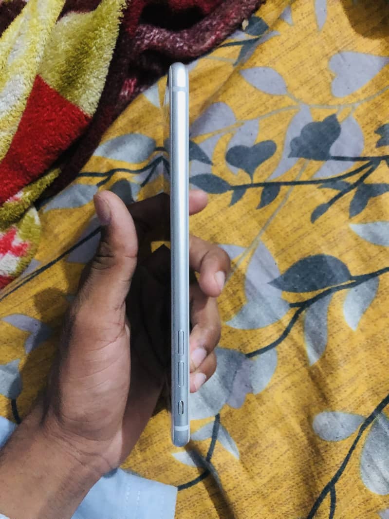 Apple iPhone 8 Plus 4