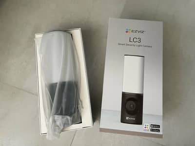 EZVIZ LC3 4MP Smart Security Light Camera