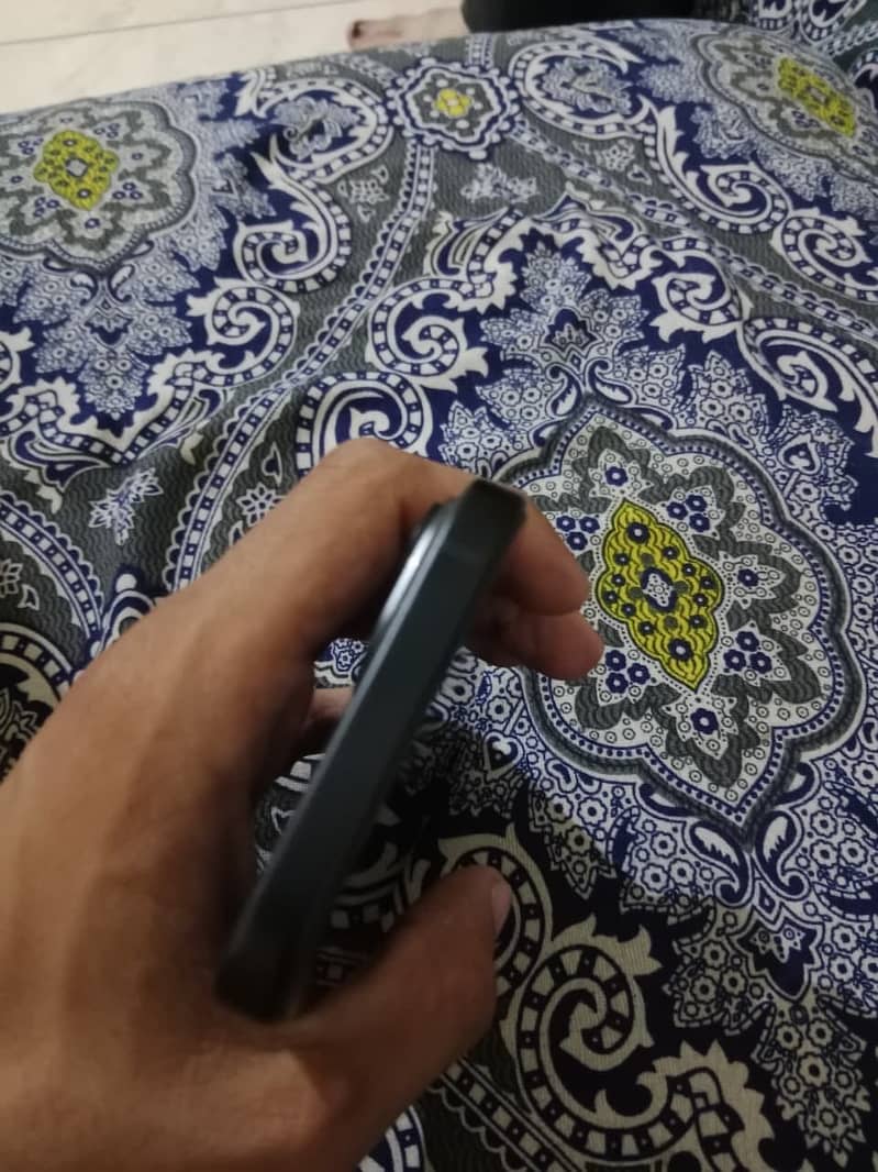 Apple iPhone 15 5