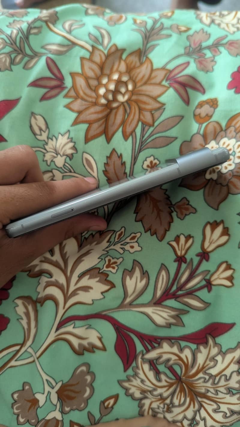 Google Pixel 8 3