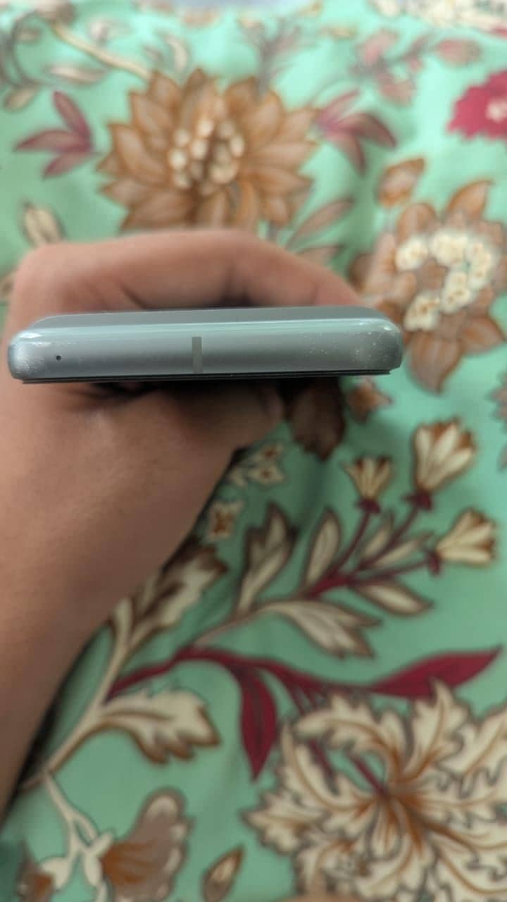 Google Pixel 8 5