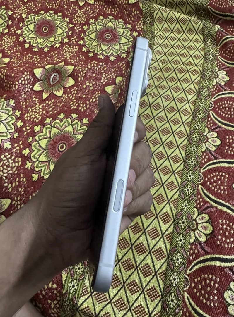 Apple iPhone 17 Pro Max 4