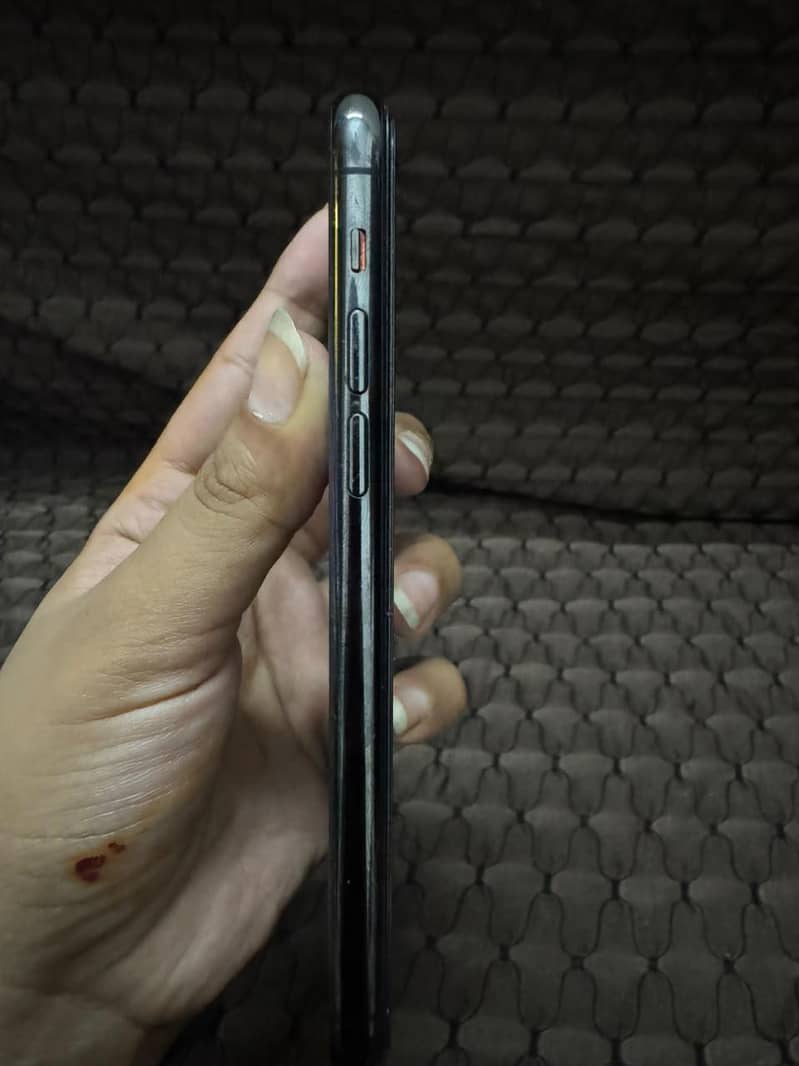 Apple iPhone 11 pro 1