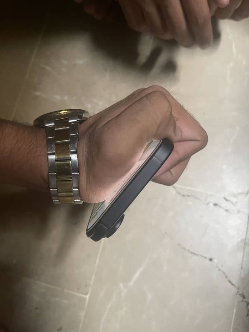 Apple iPhone 16 3