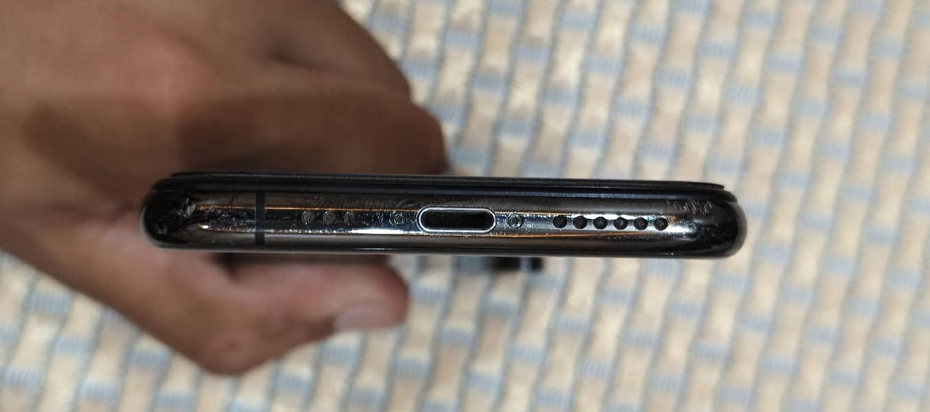 Apple iPhone XS 3