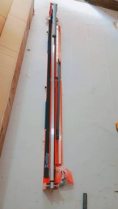 tile cutter ha bilkul new ha Kisi Bhai ko chaye ho too rabta kare
