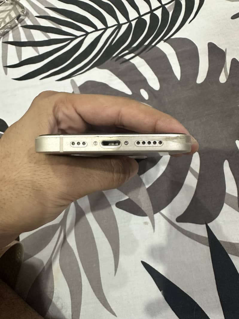 Apple iPhone 12 4