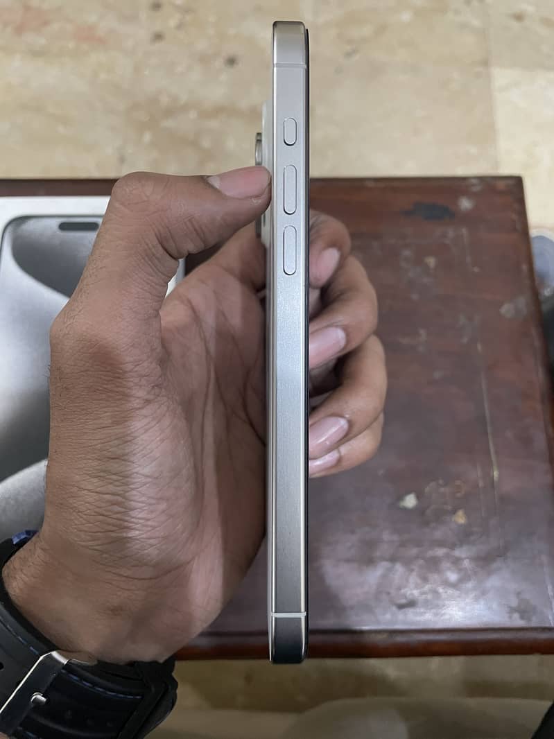 Apple iPhone 15 Pro Max 4