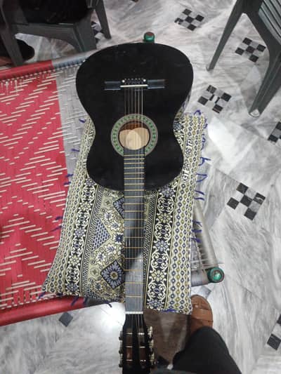 ACOUSTIC GUITAR