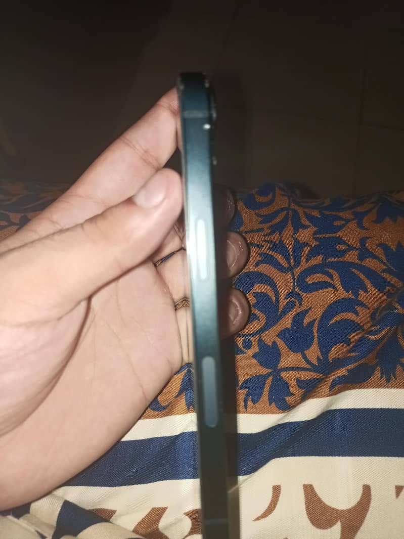 Apple iPhone 13 5