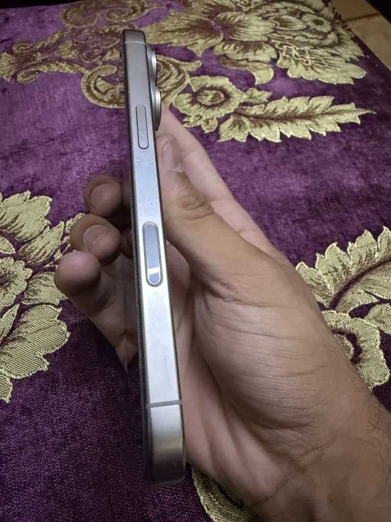 iPhone 16 Pro 3